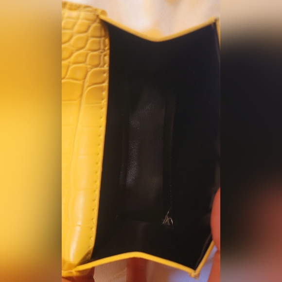 Cute Fashion Yellow Crocodile Patent‎ Leather Mini Crossbody Purse - Picture 9 of 11